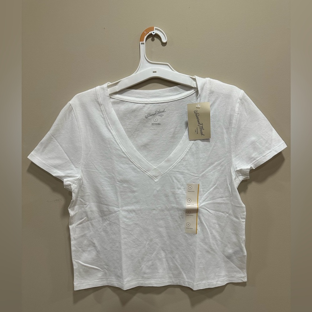 Universal Thread White V-Neck Cropped Tee - Picture 2 of 5
